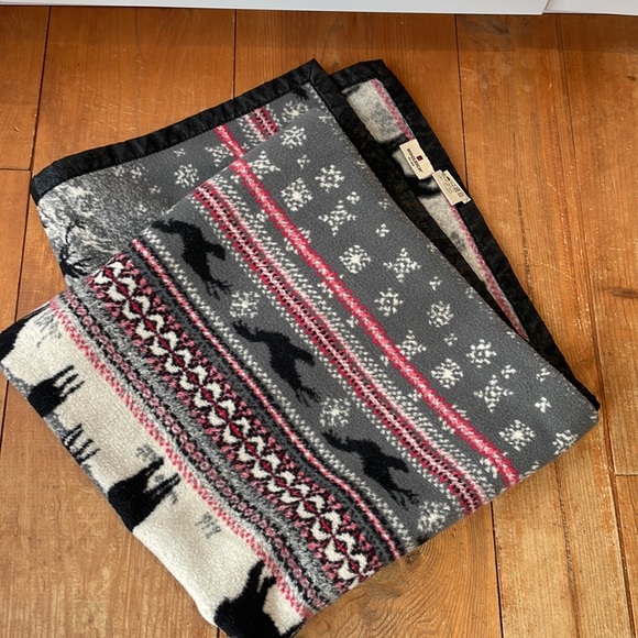 Woolrich Blanket, 50 x 68 , Faux leather Trim, Deers 🦌& birds 🦅, red, black - Picture 3 of 8